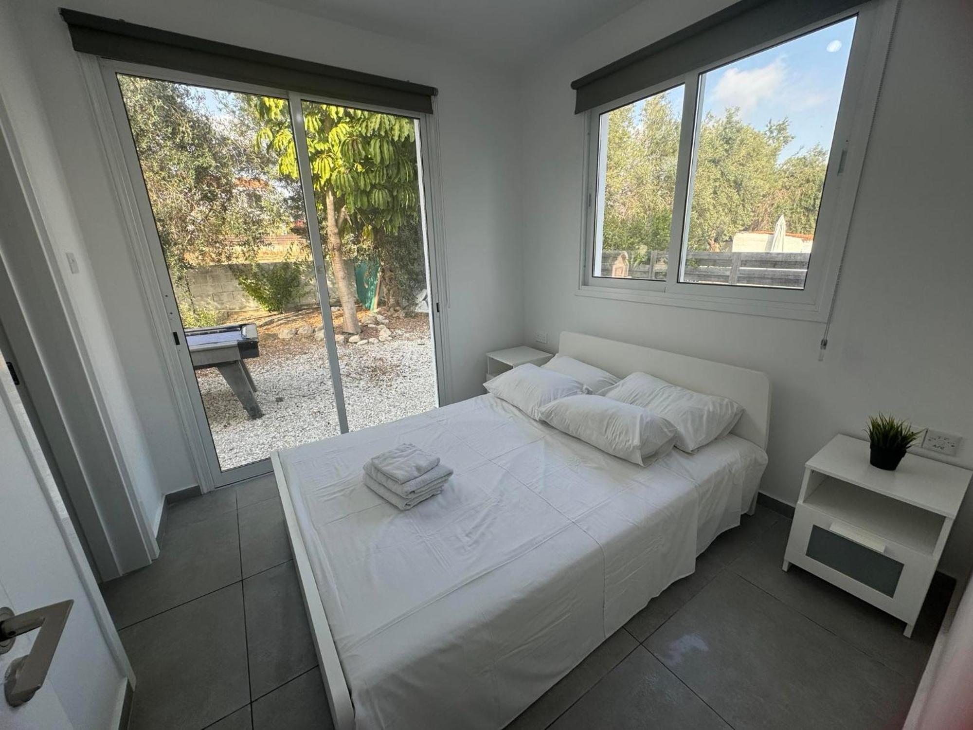 Villa Coralia Gardens 1Km From Coral Bay Beach Exteriör bild